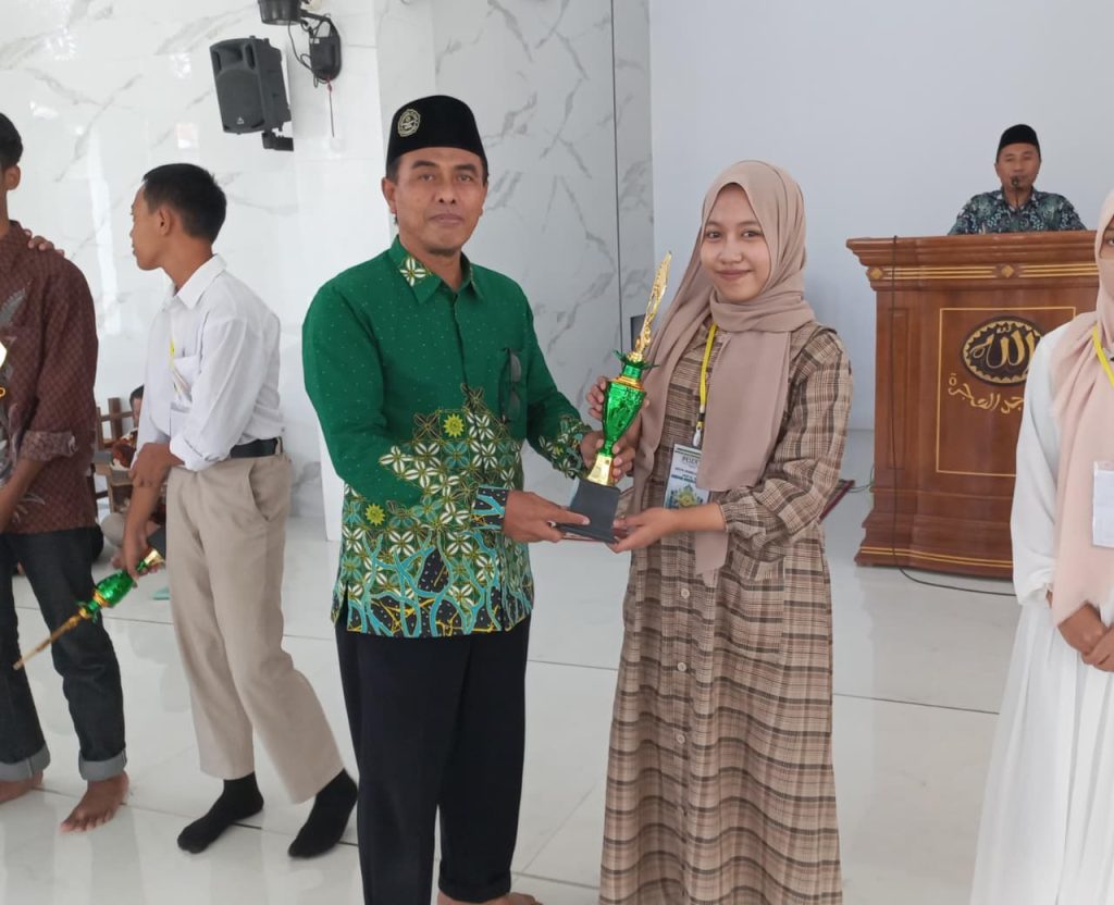 Generasi Qur’ani Berprestasi, Anabella Ryhana Juara 1 Lomba Ilmiah Makalah Al-Qur’an