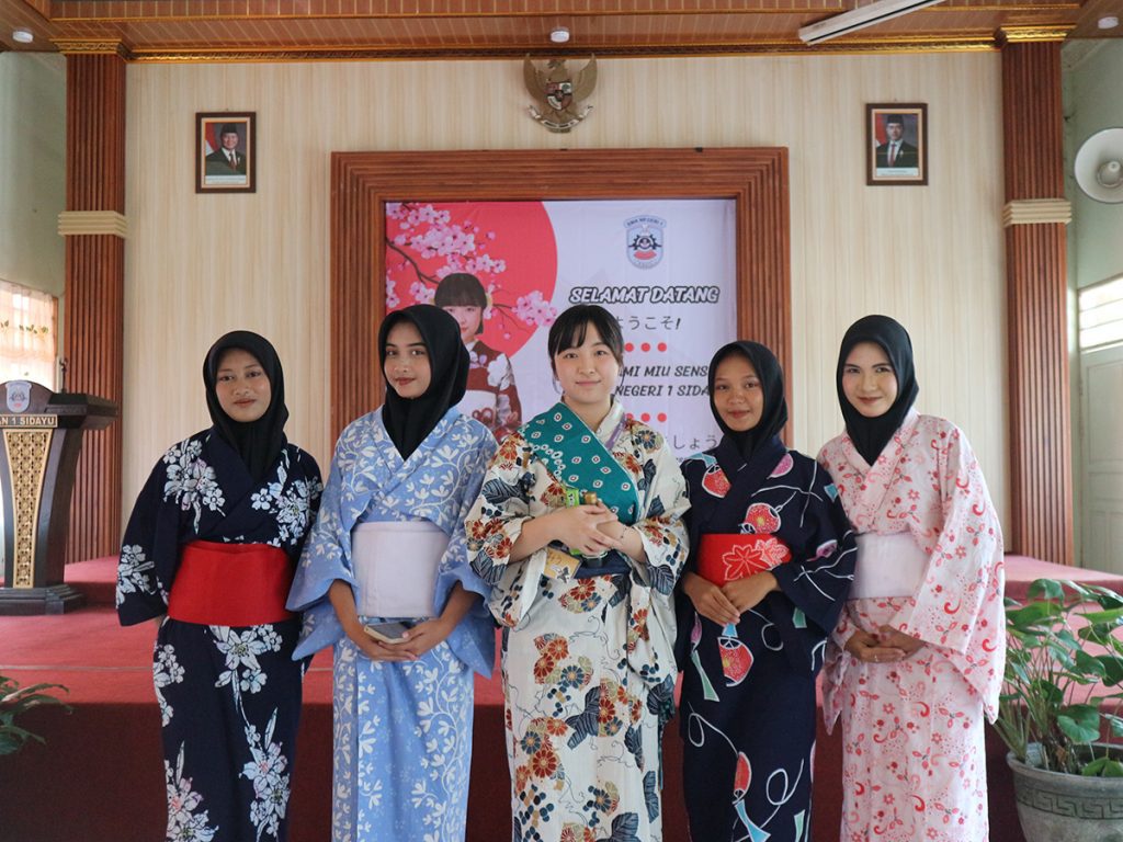 Dari Tarian hingga Sushi: SMAN 1 Sidayu Gelar Bunka Shoukai Mengenal Budaya Jepang Dari Tarian hingga Sushi: SMAN 1 Sidayu Gelar Bunka Shoukai Mengenal Budaya Jepang